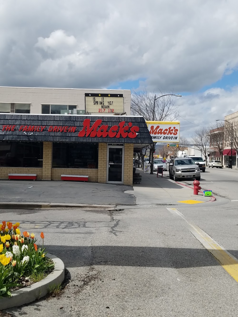 Mack’s Family Drive-In